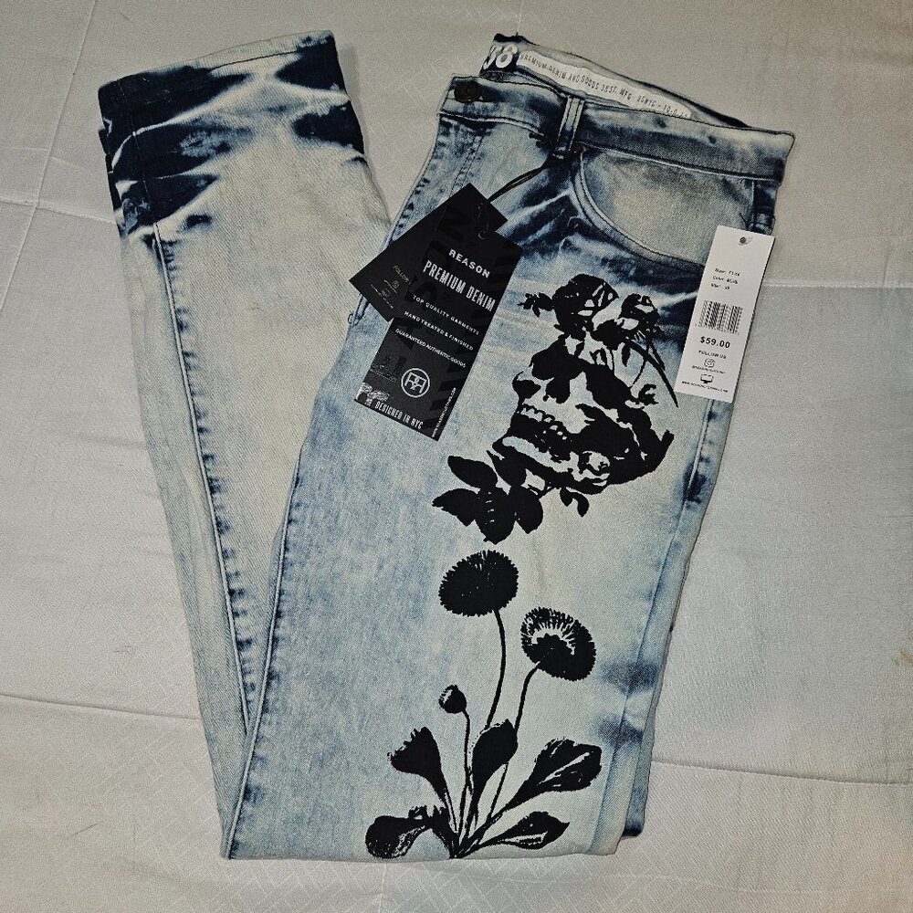 REASON Premium Men’s Graphic Denim Jeans – Light Wash – Size 38×32 –Hawk & Skull